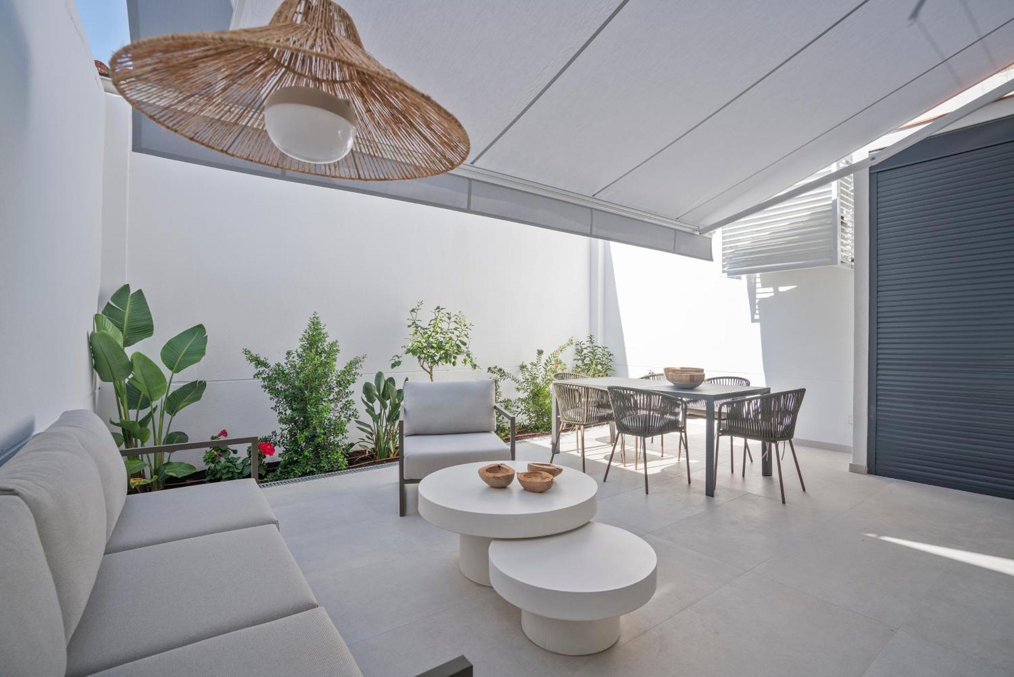 Sitges Spaces Garden Condo-2 Bedrooms, 2 Bathrooms, Garden Terrace, Near Center, Sleeps Up To 6- Monthly Rentals Only المظهر الخارجي الصورة