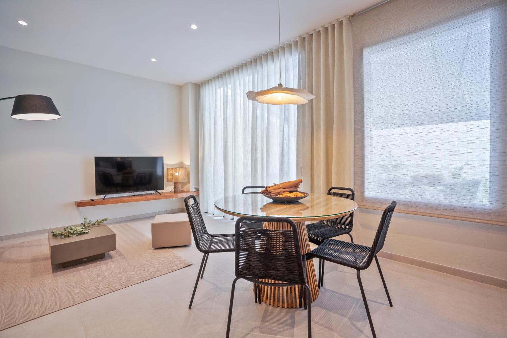 Sitges Spaces Garden Condo-2 Bedrooms, 2 Bathrooms, Garden Terrace, Near Center, Sleeps Up To 6- Monthly Rentals Only المظهر الخارجي الصورة