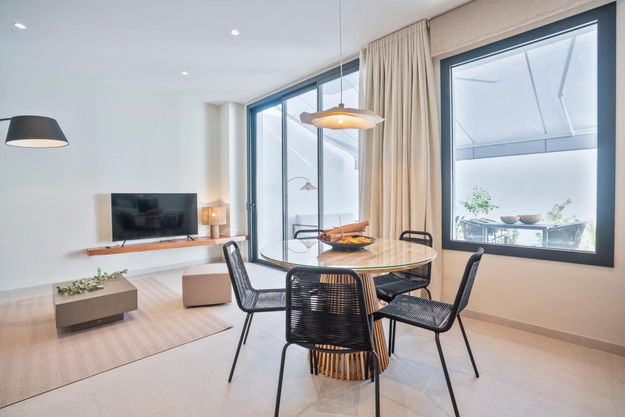 Sitges Spaces Garden Condo-2 Bedrooms, 2 Bathrooms, Garden Terrace, Near Center, Sleeps Up To 6- Monthly Rentals Only المظهر الخارجي الصورة