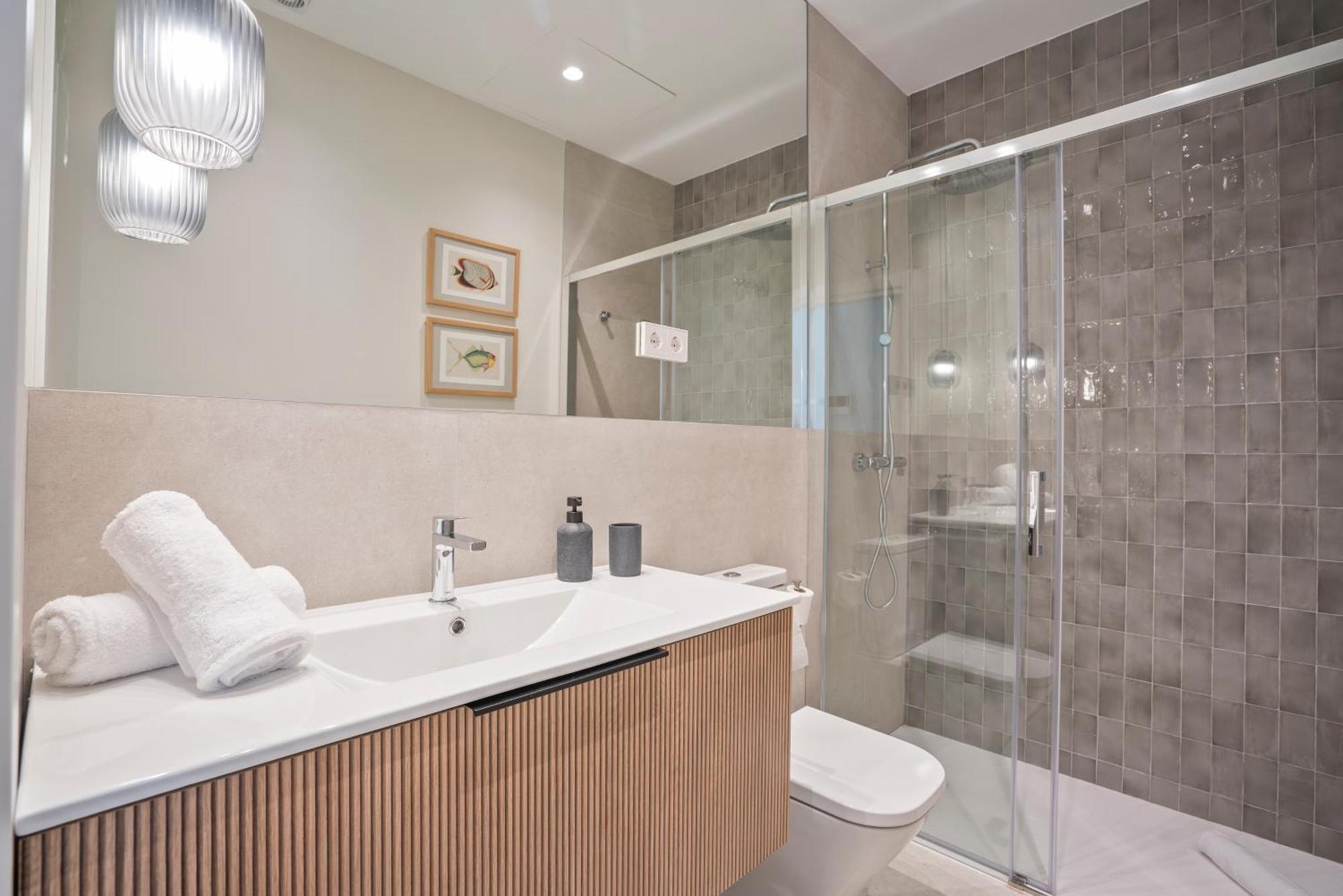 Sitges Spaces Garden Condo-2 Bedrooms, 2 Bathrooms, Garden Terrace, Near Center, Sleeps Up To 6- Monthly Rentals Only المظهر الخارجي الصورة